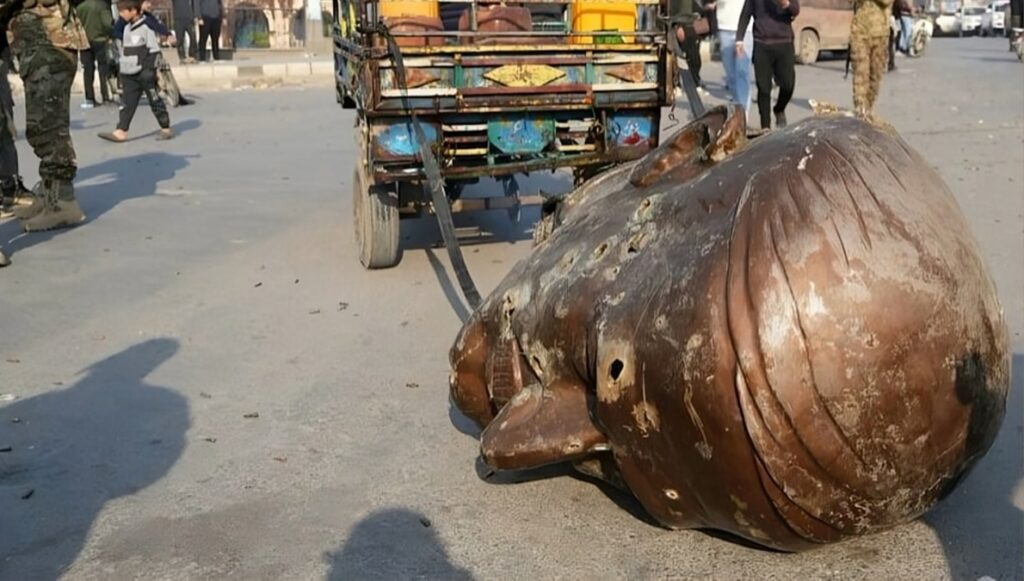 ليبراسيون:  سقوط النظام الإيراني بعد انهيار بشار الأسد  يُعتبر احتمالًا واقعيًا