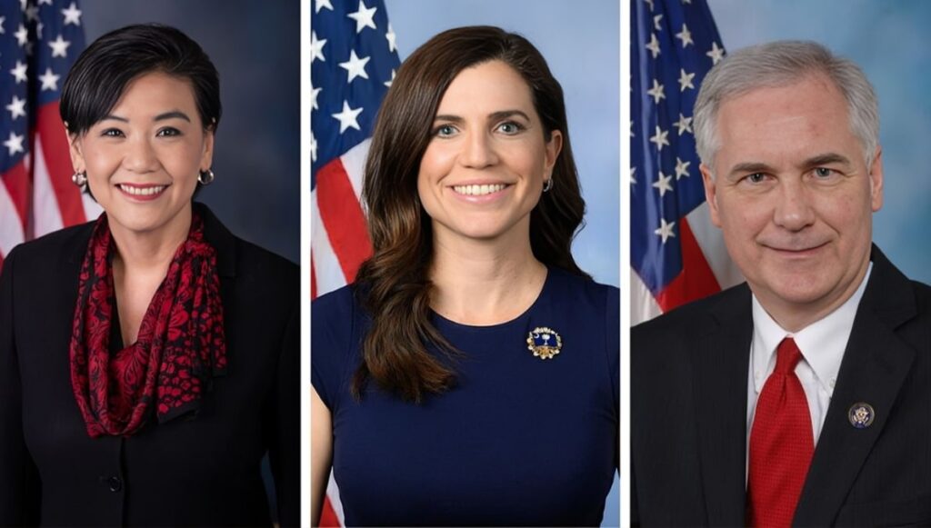 أعضاء الكونغرس الأمريكي يدعمون حرية الشعب الإيراني في مقابلات مع قناة المقاومة الإیرانیة