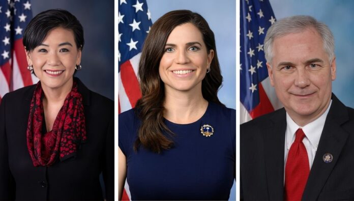 أعضاء الكونغرس الأمريكي يدعمون حرية الشعب الإيراني في مقابلات مع قناة المقاومة‌ الإیرانیة