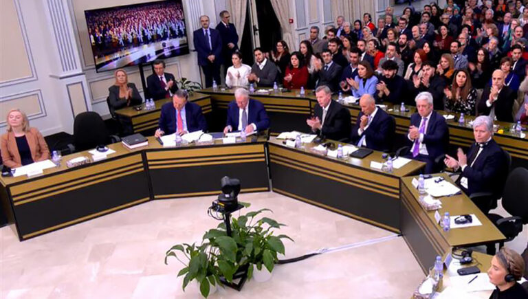 قادة عالميون بارزون يدعون إلى دعم وحدات الانتفاضة في إيران