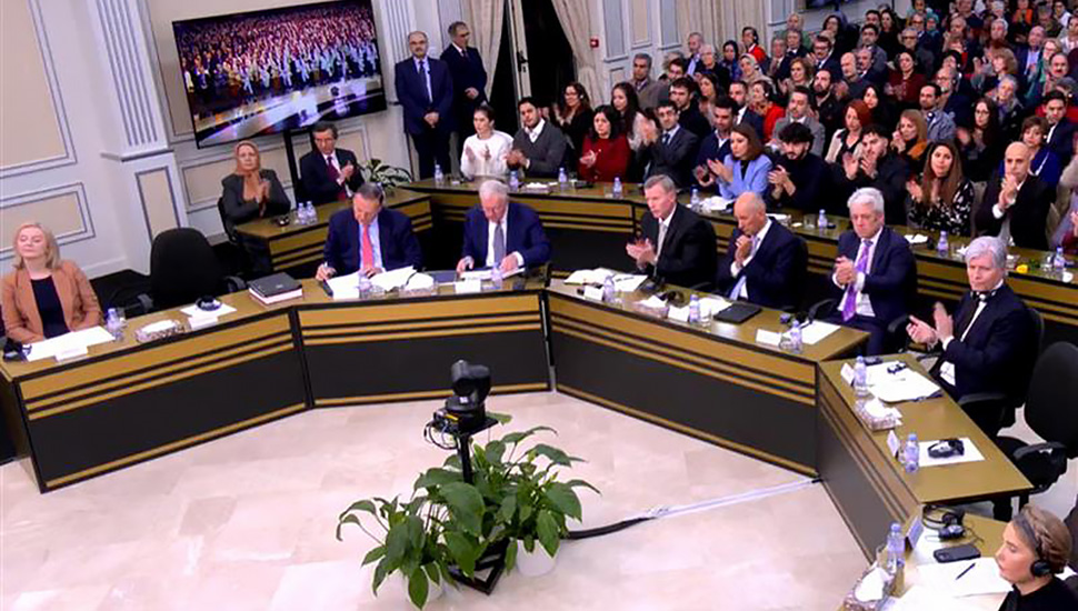 قادة عالميون بارزون يدعون إلى دعم وحدات الانتفاضة في إيران