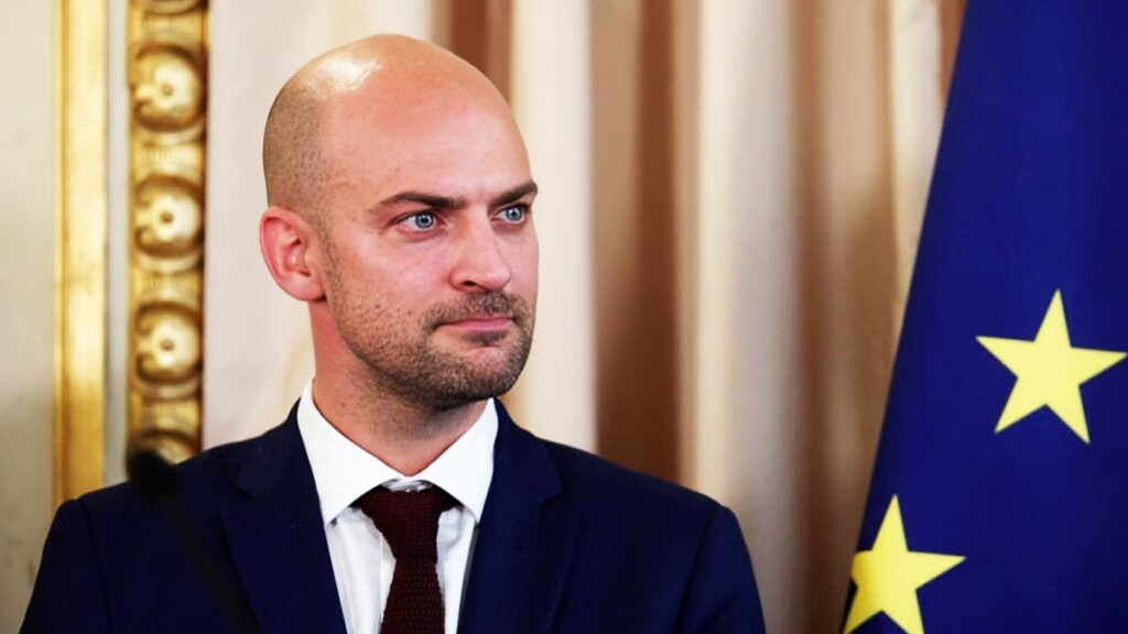 فرنسا تقترح عقوبات أوروبية على مسؤولين إيرانيين بسبب "دبلوماسية الرهائن"