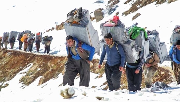 زيادة في أعداد القتلى والمصابين بين العتالین في المناطق الحدودية بإيران