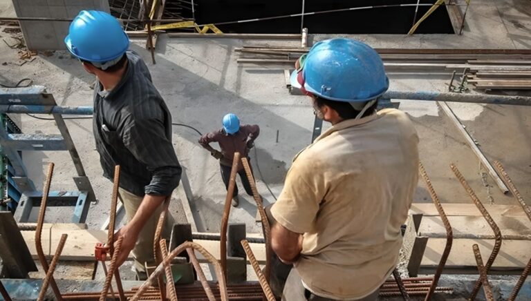 إيران .. الأجور تغطي فقط 30% من تكاليف المعيشة