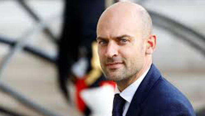 فرنسا تدين احتجاز مواطنيها في إيران وتصف الظروف بأنها "تشبه التعذيب"