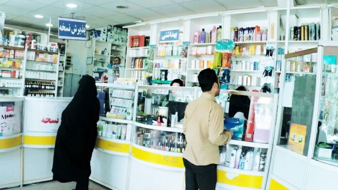 ارتفاع أسعار الأدوية في إيران بنسبة 400 بالمائة