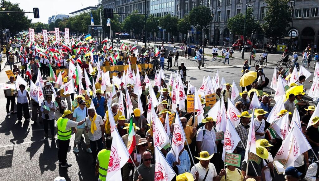 أهم العناصر اللازمة لعملية تغيير النظام في إيران ودور المقاومة المنظمة