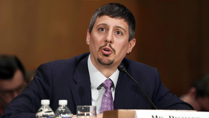 ريتشارد نفيو يدعو واشنطن إلى الاستعداد لعمل عسكري ضد إيران