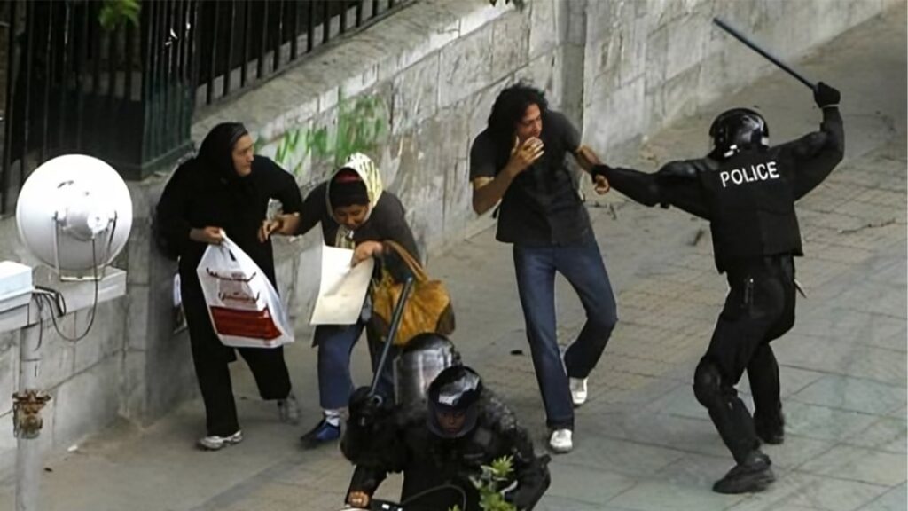 إشادة رئيس النظام الإيراني بالقوات القمعية وسط تصاعد الاحتجاجات الشعبية