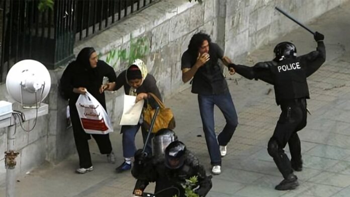 إشادة رئيس النظام الإيراني بالقوات القمعية وسط تصاعد الاحتجاجات الشعبية