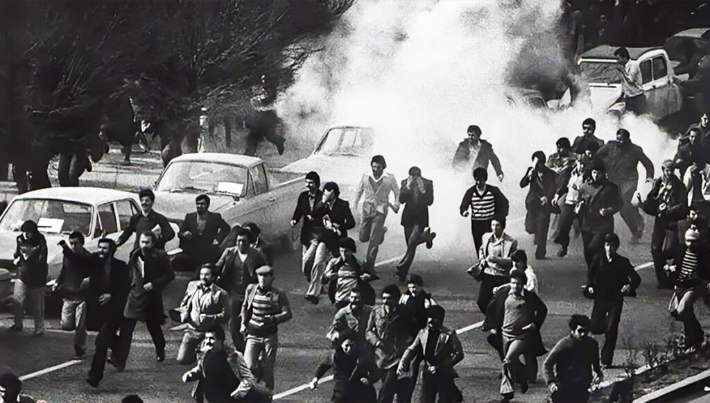 ثورة 1979 المناهضة للشاه: نضال من أجل الديمقراطية تم اختطافه