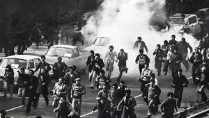 ثورة 1979 المناهضة للشاه: نضال من أجل الديمقراطية تم اختطافه