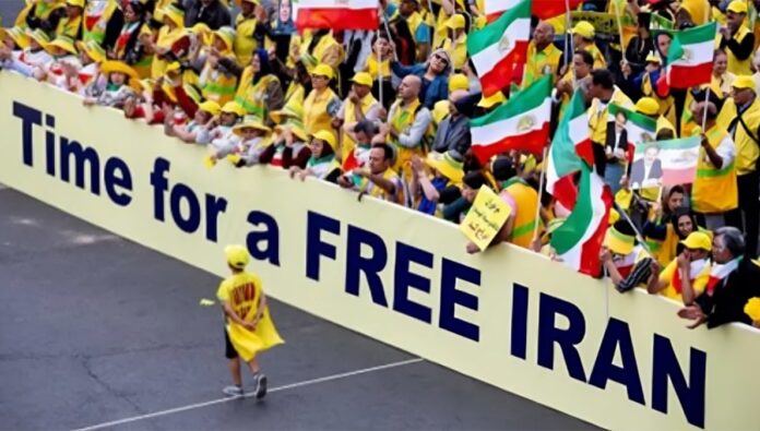 هل نشهد ثورة في إيران عام 2025؟