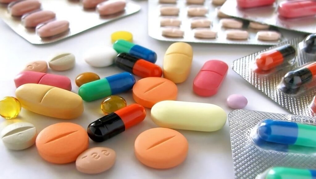 تحذيرات برلمانية من تفاقم نقص الأدوية في النظام الإيراني خلال الشهرين المقبلين