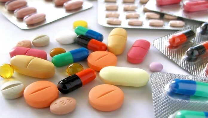 تحذيرات برلمانية من تفاقم نقص الأدوية في النظام الإيراني خلال الشهرين المقبلين