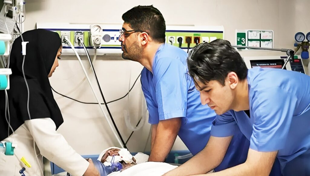 نقص في الكوادر التمريضية يؤدي إلى إغلاق أقسام في مستشفيات إيران