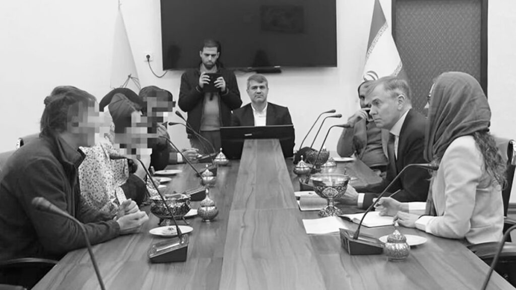 دبلوماسية الرهائن: النظام الإيراني يعتقل مواطنين بريطانيين بتهم "أمنية"