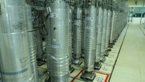 التلغراف : مساعٍ متصاعدة للنظام الإيراني لامتلاك السلاح النووي