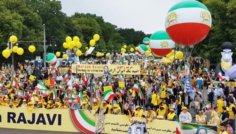 صراع السلطة في إيران: تفاقم الانقسامات الداخلية وزيادة الضغوط على النظام