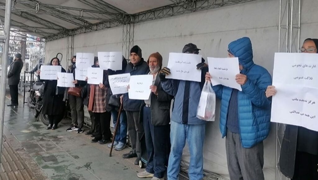 احتجاجات إيران: المتقاعدون والعاملون في القطاع الصحي  يتظاهرون في عدة مدن