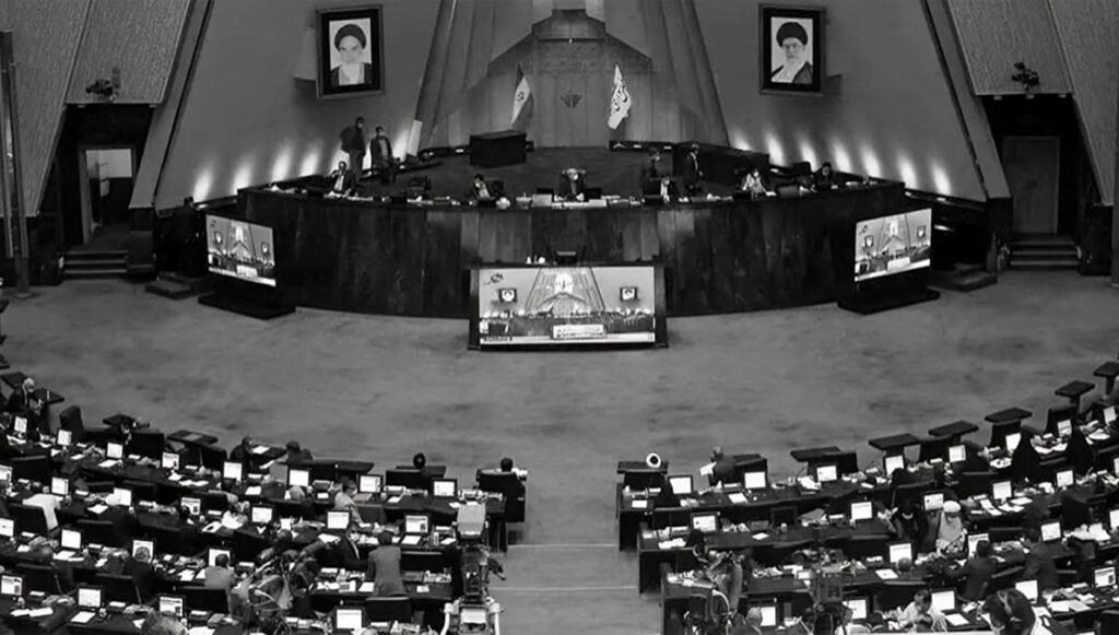 تکالب في برلمان النظام الإيراني؛ فضائح غير مسبوقة وسط الذعر من الانفجار الاجتماعي