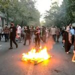 شعب إيران يطالب بتغيير النظام