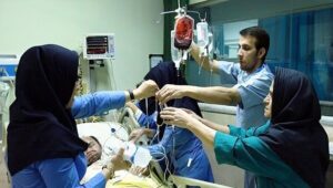 أزمة نقص الممرضين في إيران؛ تداعيات الهجرة وترك المهنة