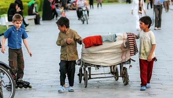 اعتراف رسمی: 900 ألف طفل إيراني محرومون من التعليم 