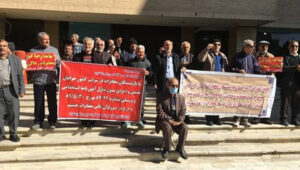 تصاعد الاحتجاجات في إيران مع تفاقم الأزمة الاقتصادية وتفشي الفساد والقمع الحكومي