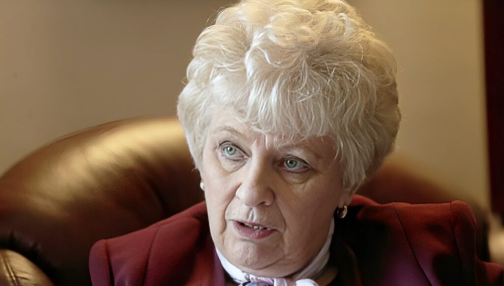 بارونس أولون تشيد بشجاعة المرأة الإيرانية ودورها في المقاومة