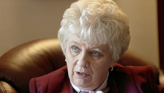 بارونس أولون تشيد بشجاعة المرأة الإيرانية ودورها في المقاومة