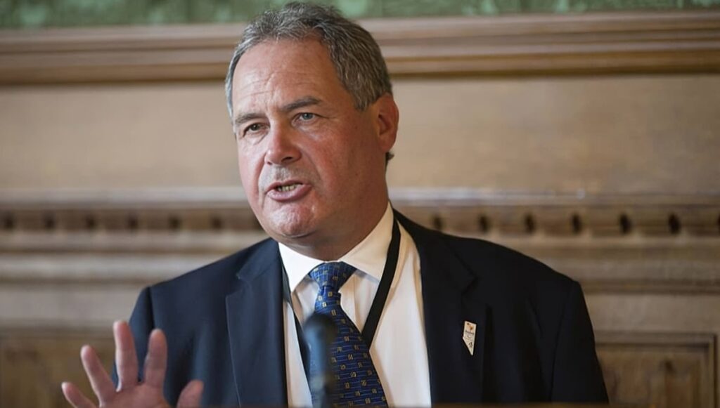 النائب البريطاني باب بلاكمان يدين حملة الأكاذيب والتشهير ضد المقاومة الإيرانية