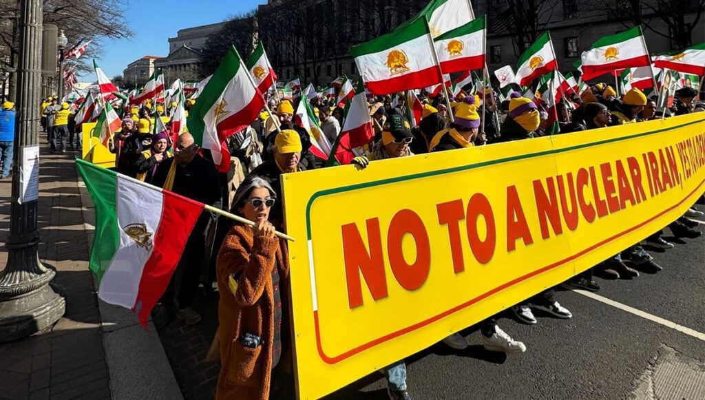 آلاف يتظاهرون في واشنطن في يوم المرأة العالمي للمطالبة بـ"إيران حرة"