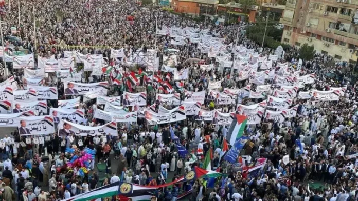مصر: تظاهرات حاشدة لرفض تهجير الفلسطينيين
