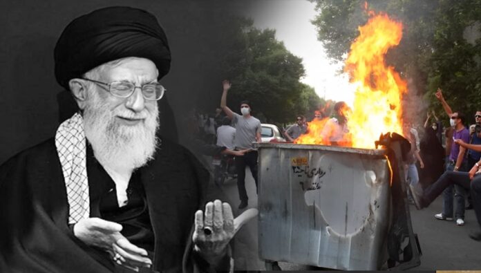 خامنئي: شعارٌ أجوف حول الإنتاج في اقتصادٍ على حافّة الإفلاس