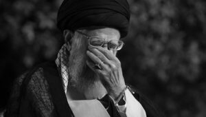 بقاء خامنئي على المحك في إيران