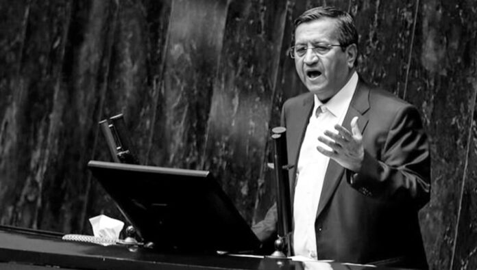 إقالة همتي  تكشف عن تصدعات عميقة داخل النظام الإيراني