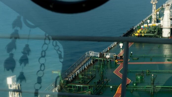 بلومبرغ: تصاعد العقوبات الأميركية يعيق نقل نفط النظام الإيراني قبالة سواحل ماليزيا