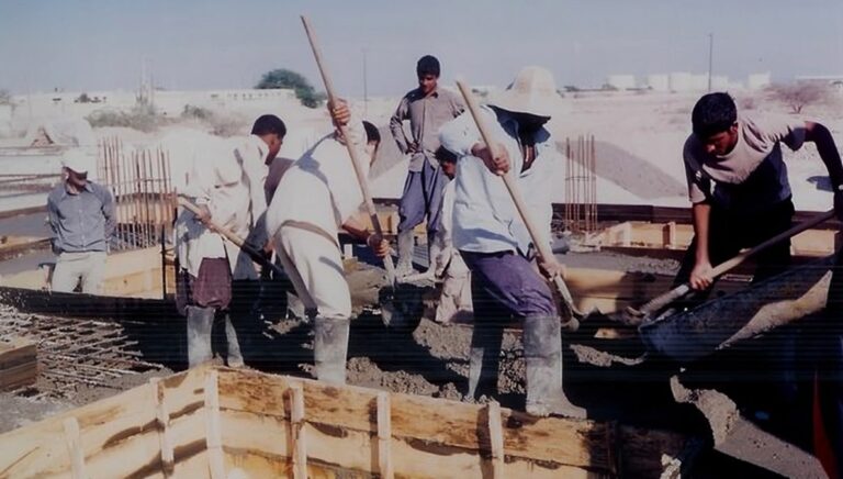 أجور العمال في إيران: استمرار الضغط المعيشي في ظل تجاهل النظام