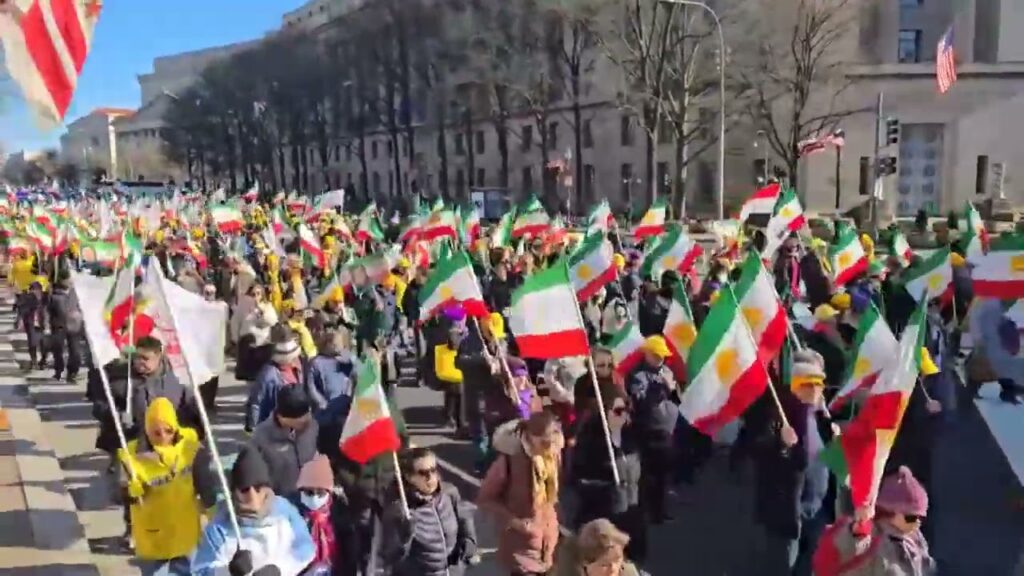 مظاهرة کبرى في واشنطن: دعم المقاومة الإيرانية لإسقاط النظام الإيراني