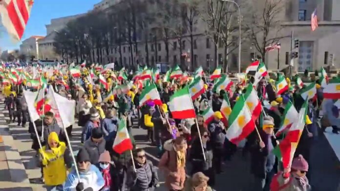 مظاهرة کبرى في واشنطن: دعم المقاومة الإيرانية لإسقاط النظام الإيراني