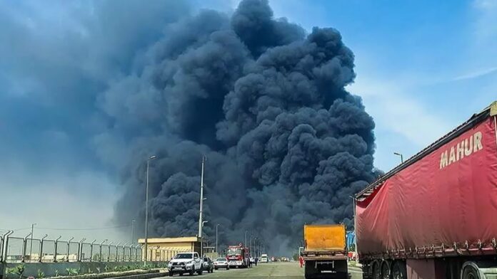 انفجارات كارثية في ميناء بندر عباس تكشف إهمال النظام الإيراني وهشاشة اقتصاده 