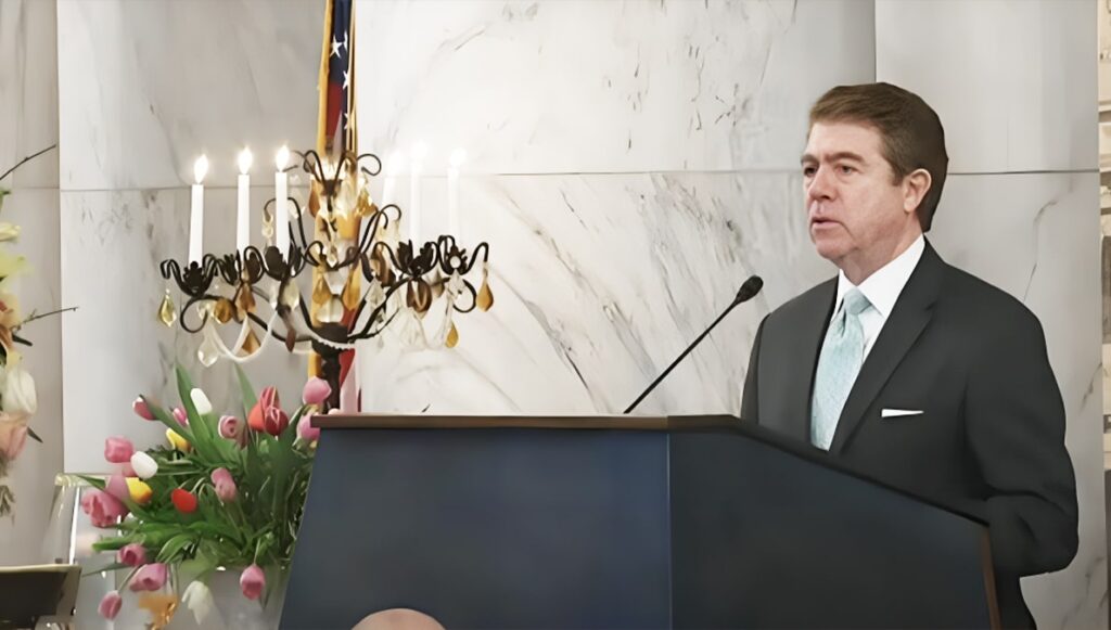 لينكولن بلومفيلد: حان الوقت لواشنطن أن تعترف بالمقاومة الإيرانية