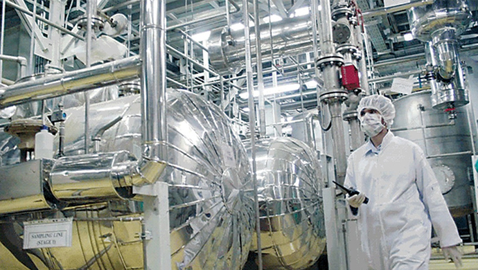 الانقسام داخل النظام الإيراني حول التفاوض مع واشنطن