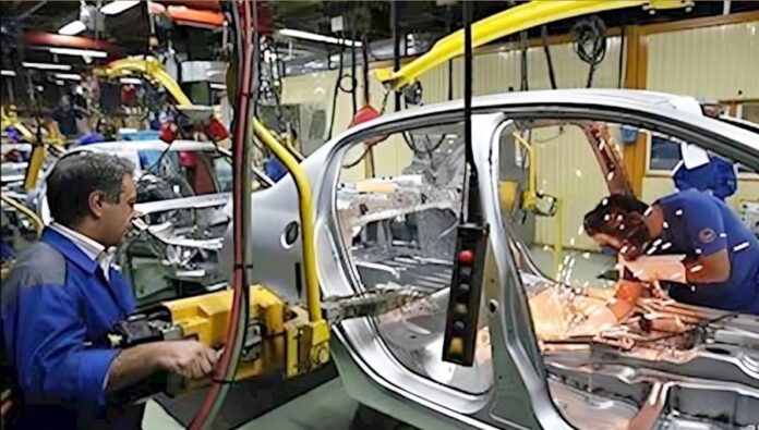 صناعة إيران على حافة الانهيار