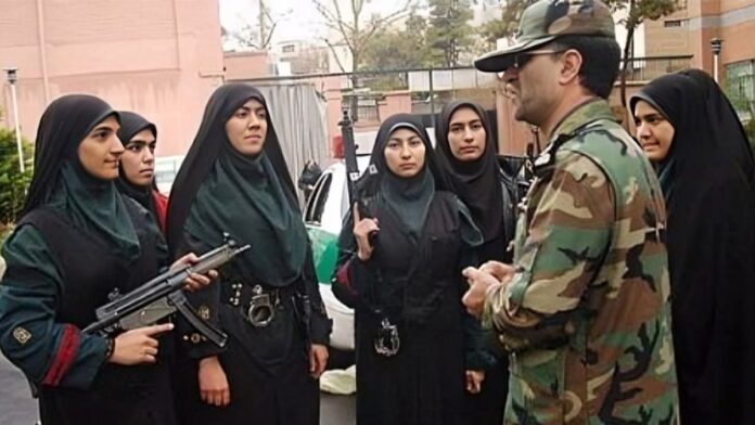 النظام الإيراني يُحوِّل التعليم إلى أداة قمع: هجومٌ جديد ضد الجيل الشاب