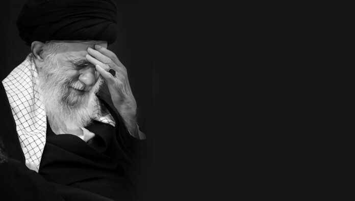 خامنئي في مواجهة المجتمع المتفجّر: هاجس السلطة في عام الأزمات