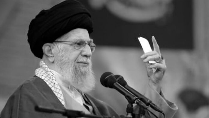 المفاوضات مع أمريكا تكشف عن أزمة هوية في نظام الولي الفقيه