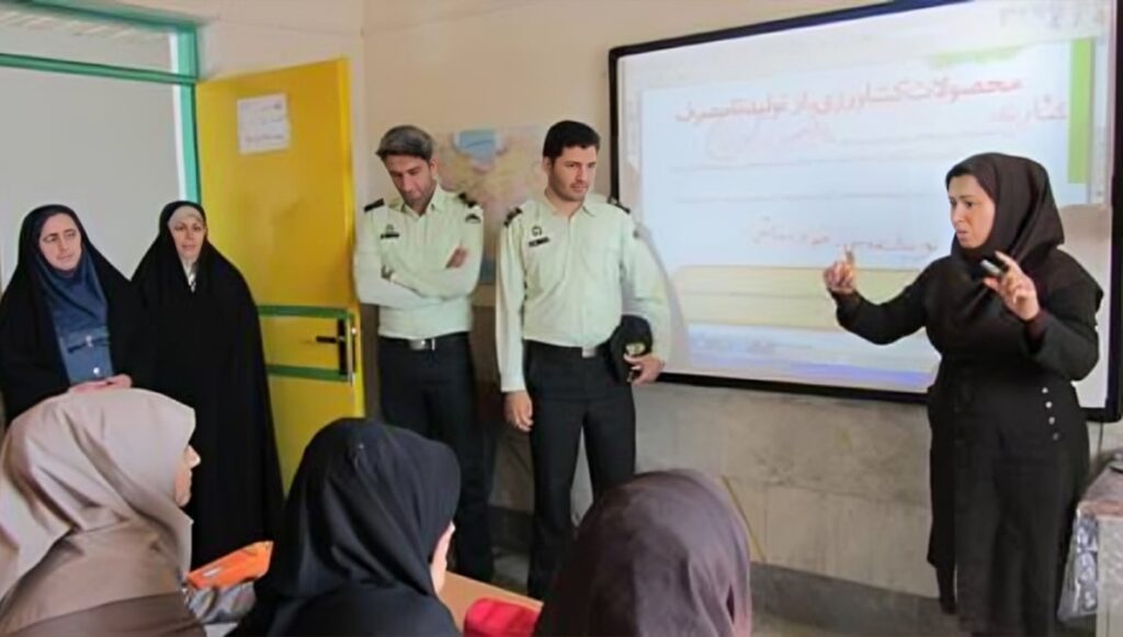 الشرطة في المدارس: آخر رهانات نظام الملالي على إخضاع جيلٍ لا يقبل الانكسار