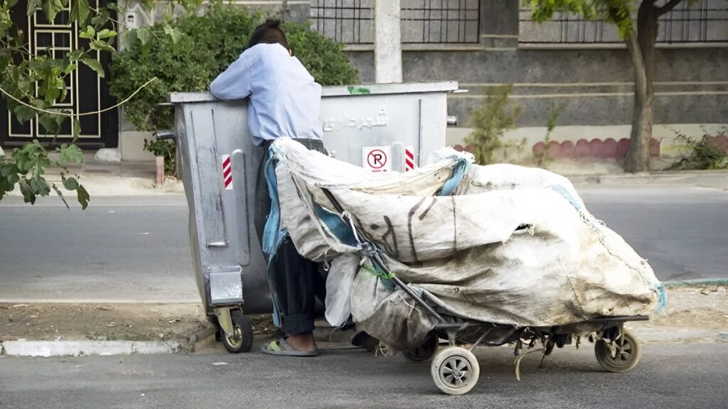 الأسر الإيرانية بين مطرقة الفساد وسندان الانهيار الاقتصادي 